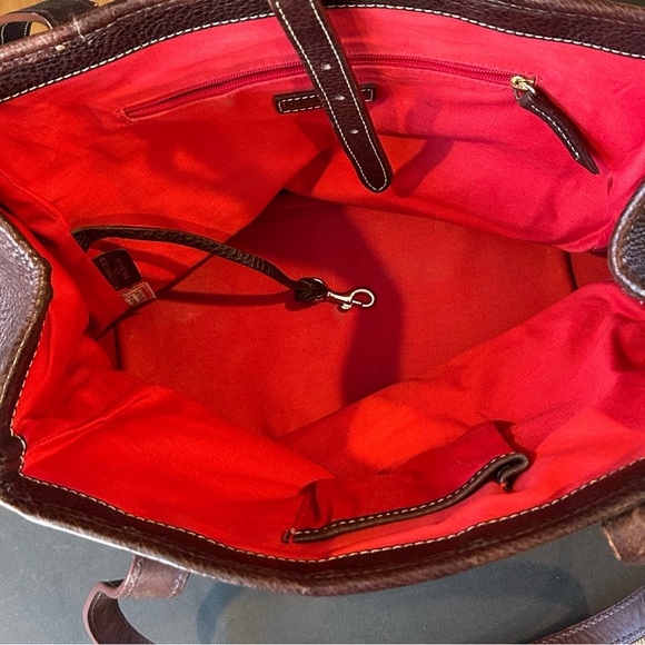 Dooney & Bourke premium Brown Leather Tote Bag with red interior. Classic design - Picture 8 of 16